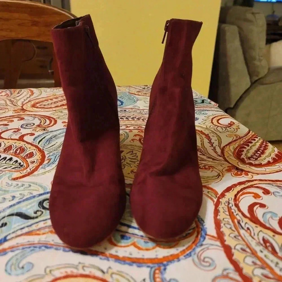 steve madden Critic Maroon Suede Ankle Boots Block Heel Women's Size 10M - Picture 2 of 8